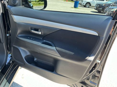 Used 2017 Mitsubishi Outlander SE AWD/4WD image 36