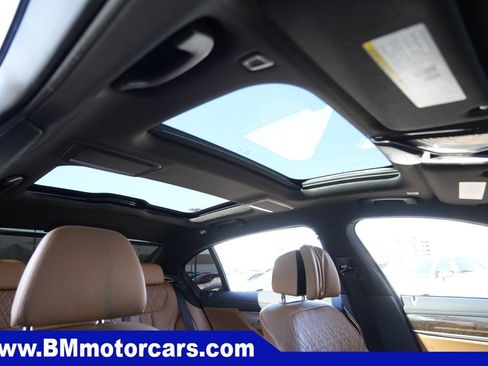 Used 2020 BMW 750i xDrive w/ Cold Weather Package AWD/4WD image 35