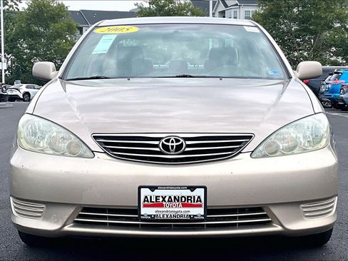 Used 2005 Toyota Camry LE FWD image 3