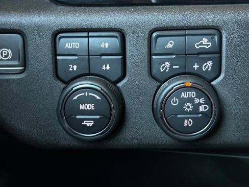 Used 2024 Chevrolet Silverado 2500 LTZ AWD/4WD image 36