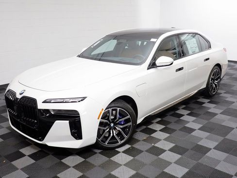 New 2026 BMW 750e xDrive w/ Executive Package AWD/4WD image 2