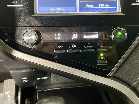 Used 2019 Toyota Camry SE w/ Convenience Package FWD image 26