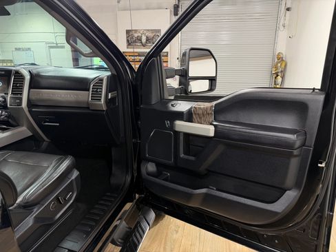 Used 2017 Ford F250 Lariat w/ Lariat Value Package AWD/4WD image 19