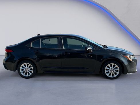 Used 2020 Toyota Corolla LE w/ LE Convenience Package FWD image 3