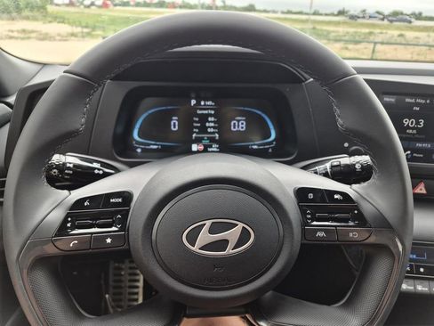 Used 2025 Hyundai Elantra Sport FWD image 18