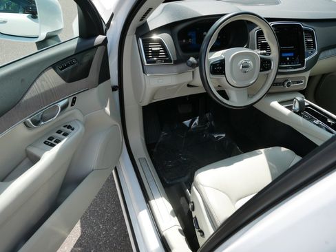 Certified 2023 Volvo XC90 B6 Plus w/ Protection Package Premier AWD/4WD image 10