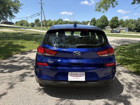 Used 2019 Hyundai Elantra GT FWD image 4