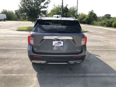 Used 2024 Ford Explorer XLT w/ Equipment Group 202A AWD/4WD image 5