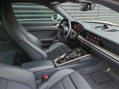 Used 2025 Porsche 911 Carrera image 16