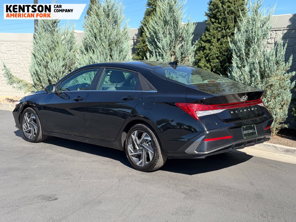 Used 2025 Hyundai Elantra SEL FWD image 5