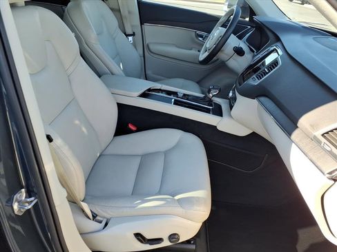 Used 2020 Volvo XC90 T6 Momentum w/ Protection Package Premier image 19