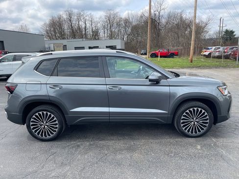 Used 2025 Volkswagen Taos SE image 8