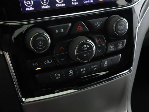 Used 2019 Jeep Grand Cherokee Limited AWD/4WD image 14