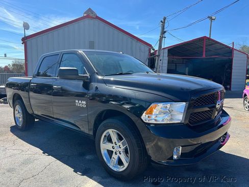 Used 2017 RAM 1500 Express image 2