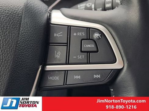 Used 2025 Toyota Highlander XLE AWD/4WD image 29