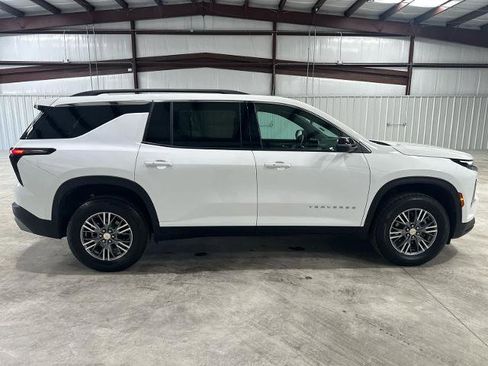 Used 2025 Chevrolet Traverse LT FWD image 6