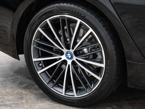Used 2023 BMW 530e RWD image 52