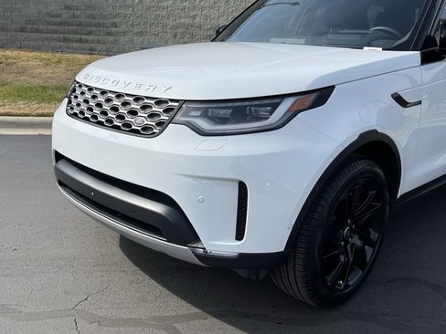 Used 2025 Land Rover Discovery S image 11
