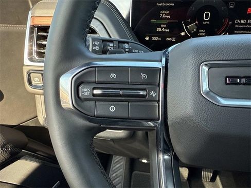 Used 2025 GMC Yukon Denali w/ Sun & Power Step Package image 25