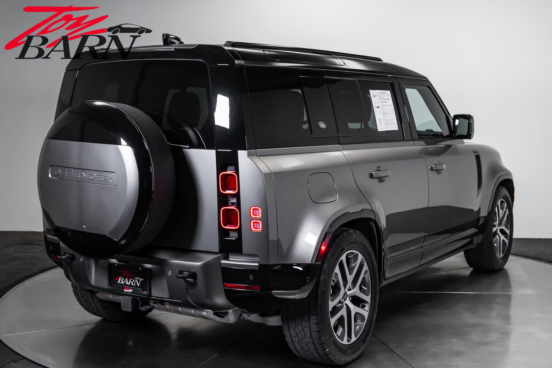 Used 2024 Land Rover Defender 110 X-Dynamic SE AWD/4WD image 5