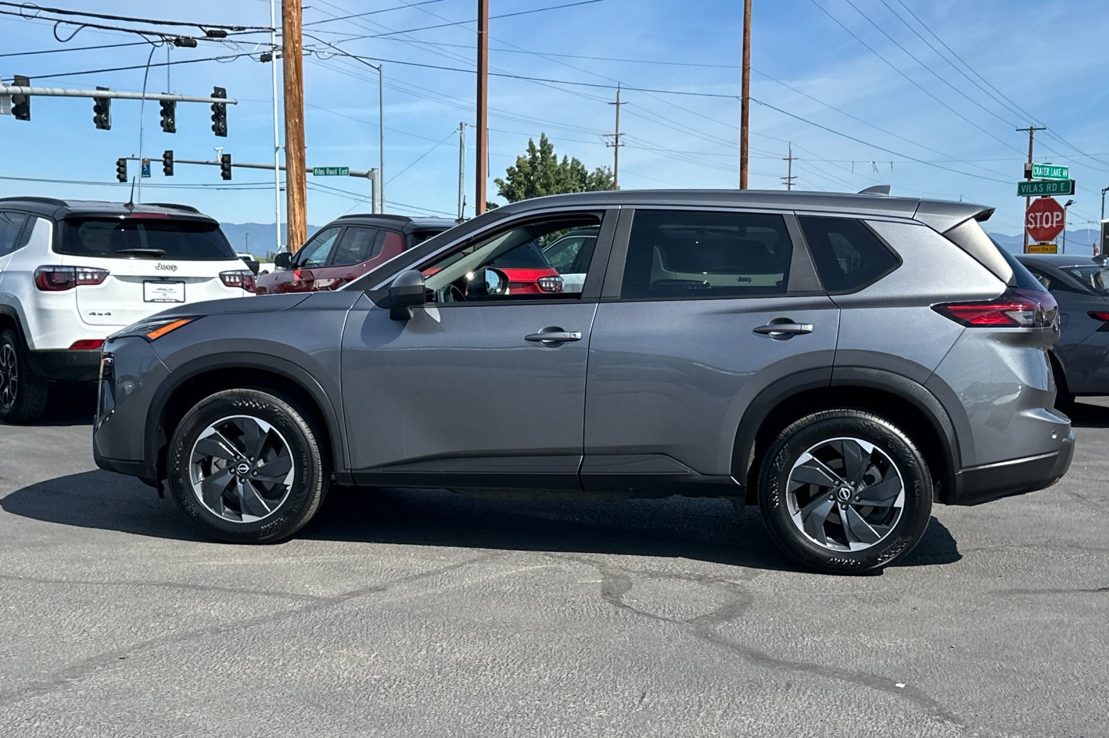 Used 2025 Nissan Rogue SV AWD/4WD image 8