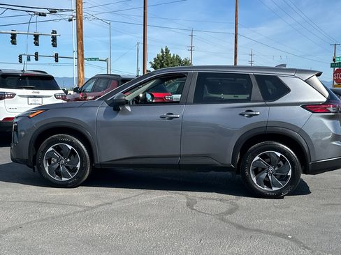 Used 2025 Nissan Rogue SV AWD/4WD image 8