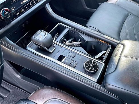 Used 2023 Nissan Pathfinder Platinum image 19