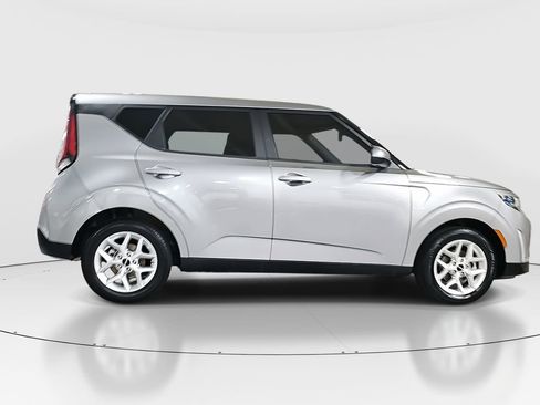 Used 2024 Kia Soul LX w/ Option Group 015 image 4