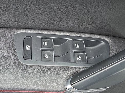 Used 2017 Volkswagen GTI SE image 26