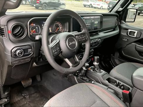 Used 2025 Jeep Gladiator Rubicon w/ Safety Group AWD/4WD image 13