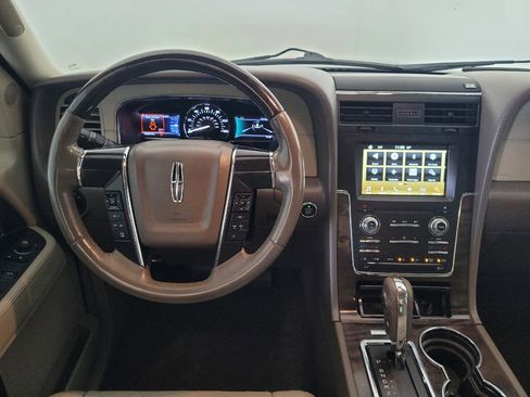 Used 2016 Lincoln Navigator Select RWD image 22