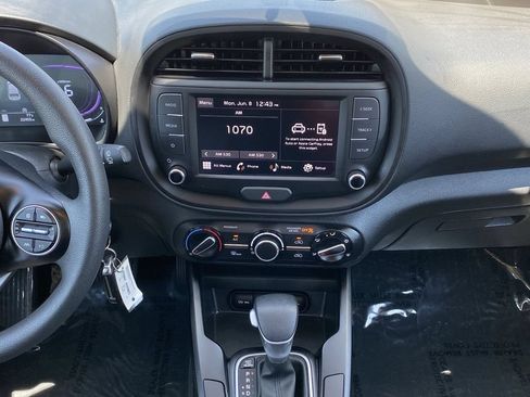 Used 2025 Kia Soul LX FWD image 29