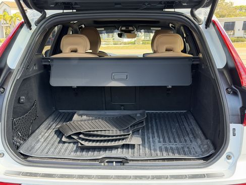 Certified 2023 Volvo XC60 B5 Ultimate w/ Protection Package Premier image 10