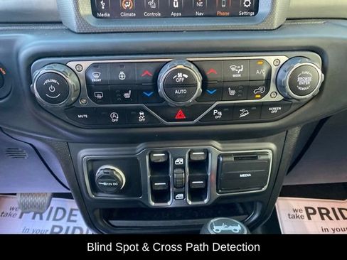 Used 2020 Jeep Wrangler Unlimited Sahara AWD/4WD image 13