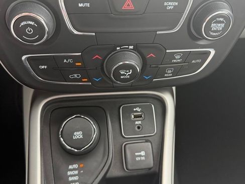 Used 2018 Jeep Compass Latitude w/ Popular Equipment Group AWD/4WD image 21