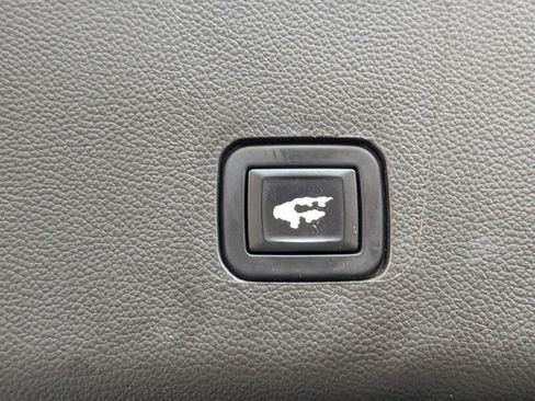 Used 2022 Chevrolet Traverse LT w/ LT Premium Package image 14