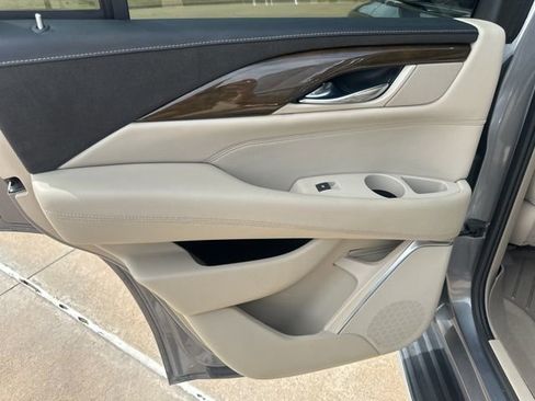 Used 2020 Cadillac Escalade Luxury image 24