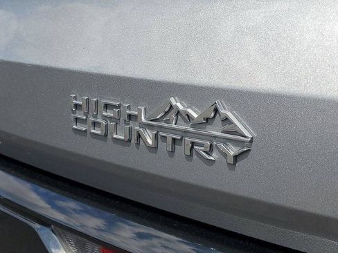 Used 2025 Chevrolet Traverse High Country w/ LPO, Floor Liner Package AWD/4WD image 40