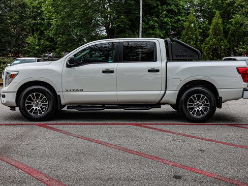 Used 2024 Nissan Titan SV w/ SV Convenience Package RWD image 7