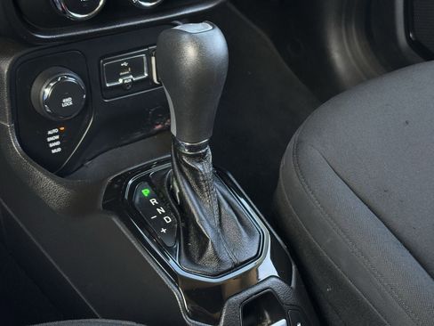 Used 2017 Jeep Renegade Altitude image 19