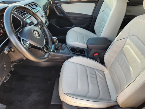 Used 2018 Volkswagen Tiguan SEL Premium image 13