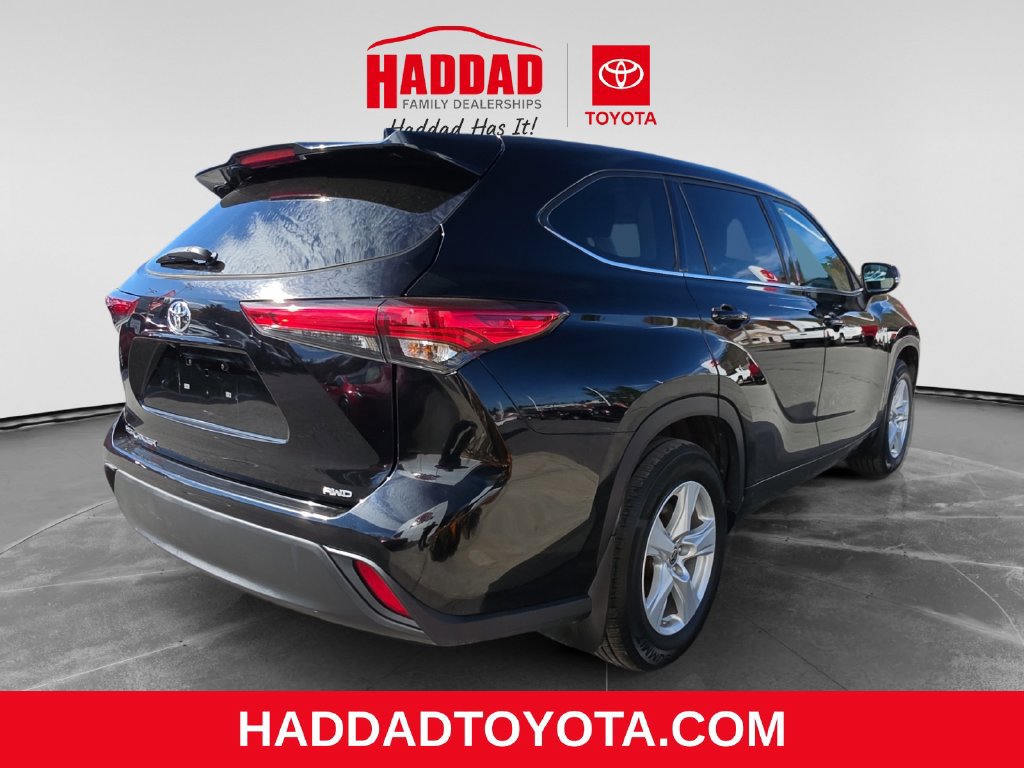 Used 2021 Toyota Highlander L AWD/4WD image 6