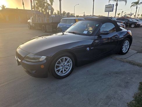 Used 2005 BMW Z4 2.5i image 3