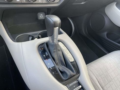 Used 2023 Honda HR-V LX image 43