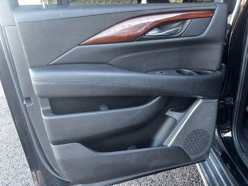 Used 2016 Cadillac Escalade ESV Luxury image 39