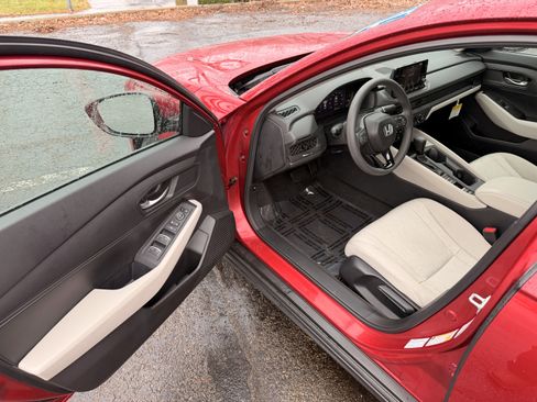 Certified 2025 Honda Accord LX image 10