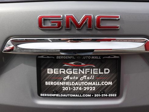 Used 2024 GMC Terrain SLT image 61