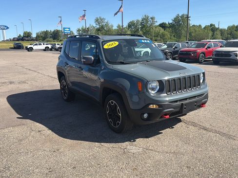 Used 2015 Jeep Renegade Trailhawk AWD/4WD image 3