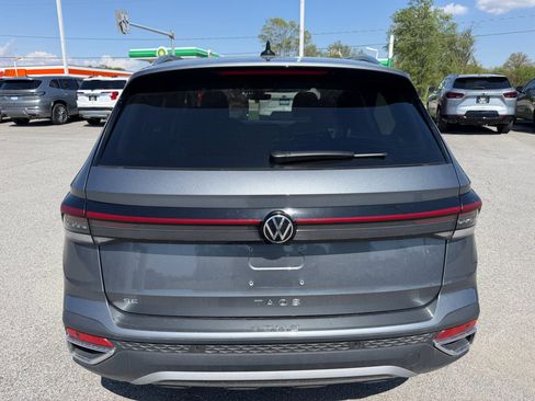 Used 2025 Volkswagen Taos SE FWD image 5