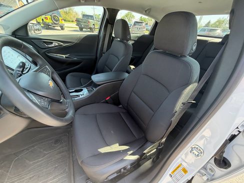Used 2025 Chevrolet Malibu RS FWD image 17